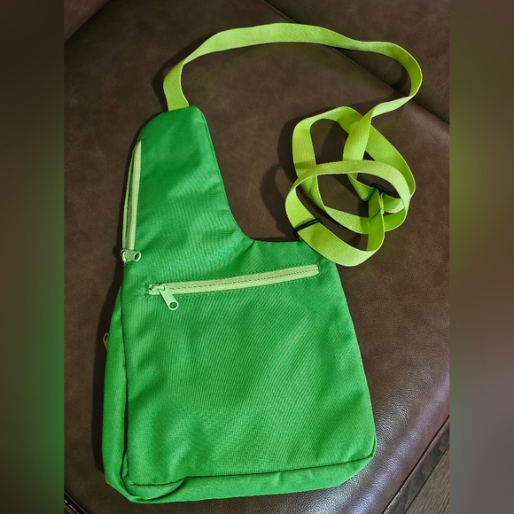 Kavu Sling Crossbody Bag Multi Pocket Storage Neon Green Bright Lightweight - Picture 5 of 5